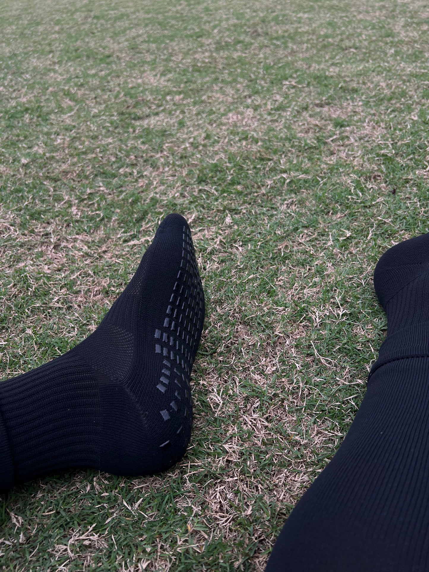 4x Pairs of Plain Grip Socks (black)